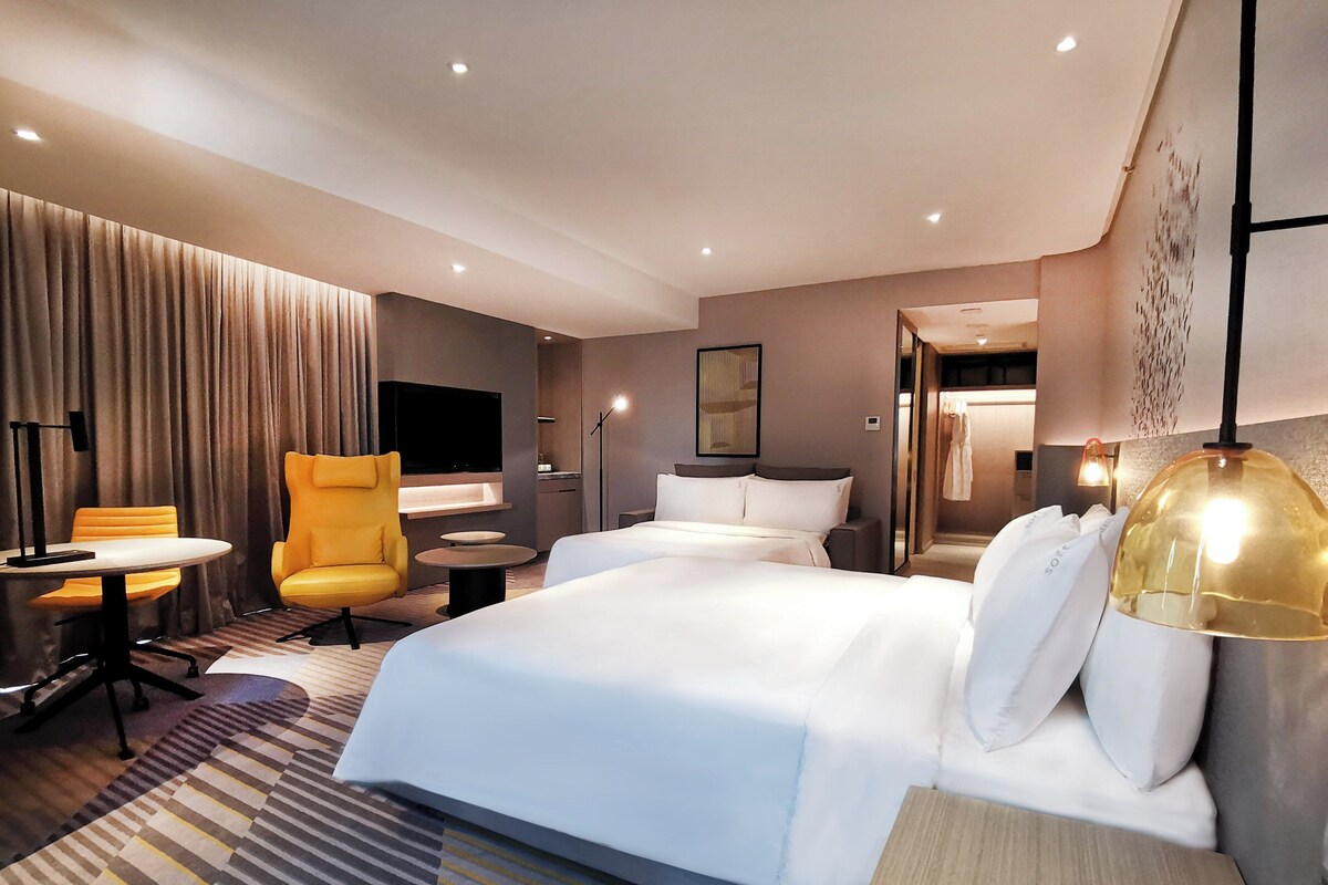 Suite, 1 King Bed with Sofa bed, Sea View | Minibar, in-room safe, desk, laptop workspace