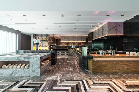 Restaurant. Holiday Inn Johor Bahru City Centre by IHG