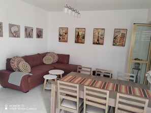 Huoneisto, 2 makuuhuonetta, esteetön, patio | Sisätilat