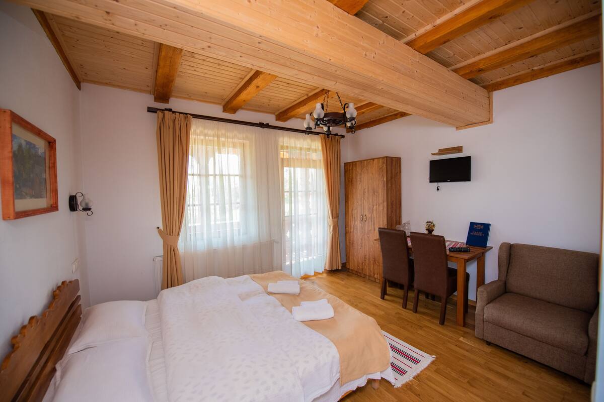 Panoraamahuone | Silitysrauta/-lauta, ilmainen Wi-Fi, vuodevaatteet