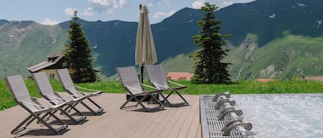 Outdoor spa tub