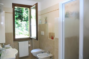 Apartment, 2 Bedrooms, Smoking, Patio | Bathroom