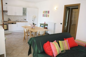 Apartment, 2 Bedrooms, Smoking, Patio | Living area