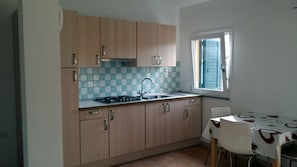 Apartment, 1 Schlafzimmer, Raucher | Eigene Küche | Kühlschrank, Kochgeschirr/Geschirr/Besteck