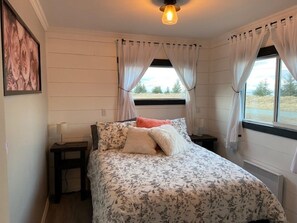 2 slaapkamers, een bureau, een strijkplank/strijkijzer, wifi