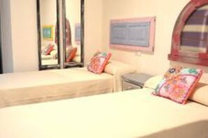 3 Schlafzimmer, Bügeleisen/Bügelbrett