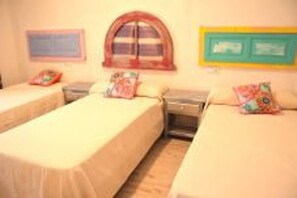 3 habitaciones y tabla de planchar con plancha 