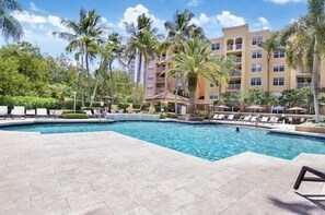 屋外プール、温水プール