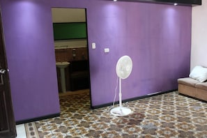 Desk, free WiFi