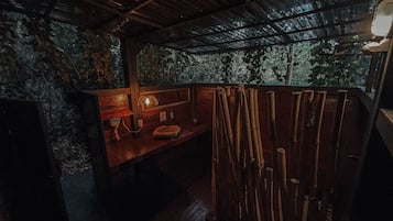 Douche, douche à « effet pluie », sÚche-cheveux, peignoirs
