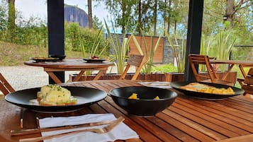 Tägliches inbegriffenes nach Wunsch zubereitetes Frühstück
