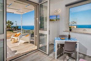 开间, 多间卧室, 吸烟房, 阳台 | 阳台