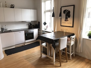 Private kitchen - Cozy apartment located on quiet, charming Østerbro near the lakes (København Ø)