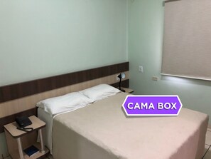 Economy-Doppelzimmer zur Einzelnutzung | Schreibtisch, laptopgeeigneter Arbeitsplatz, kostenloses WLAN