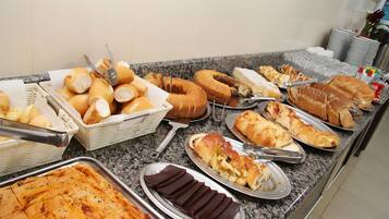 Desayuno bufé gratuito y diario