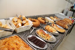 Tägliches inbegriffenes Frühstücksbuffet