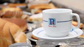 Desayuno bufé gratuito y diario