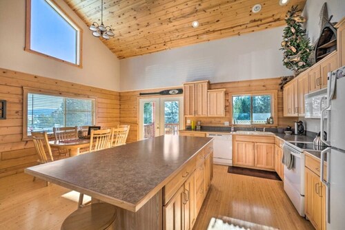 Experience Yellowstone magic, just 27 mins away
A.C.  Sleeps 10+