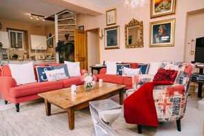 Villa | Wohnbereich | 40-Zoll-Flachbildfernseher mit Kabelempfang, Fernseher