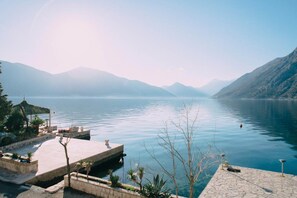 Private beach, sun-loungers, beach umbrellas, beach towels - Casa Pasinovic (Kotor)