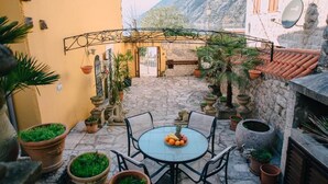 Courtyard - Casa Pasinovic (Kotor)