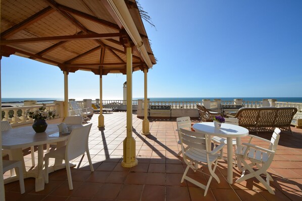 Outdoor dining - PLAYA GRANDE 247 - Three Bedroom Apartment, Sleeps 7 (Punta del moral)