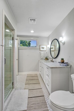 Combined shower/tub, hair dryer, towels, soap