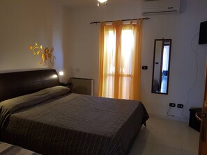 House, 4 Bedrooms, Smoking, Balcony