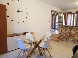 House, 4 Bedrooms, Smoking, Balcony | Dining room