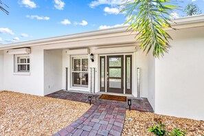 Exterior detail - Blu Sky Cottage | Waterfront Pool Home, Resort-Style Backyard, Near Siesta Key Village (Siesta Key)