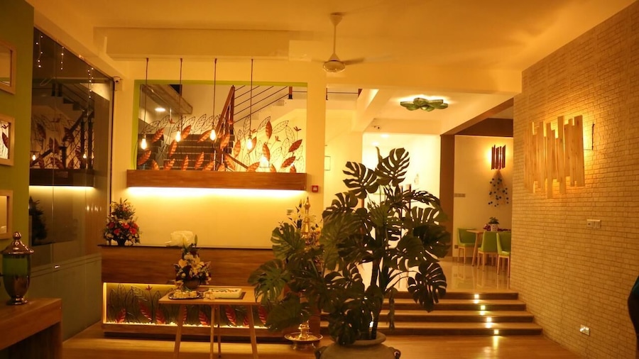 J Leaf Hotel