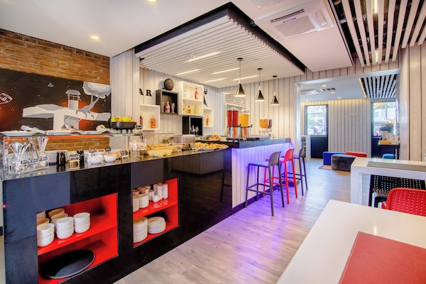 Kontinental frokost hver dag (CLP 5990 per person)