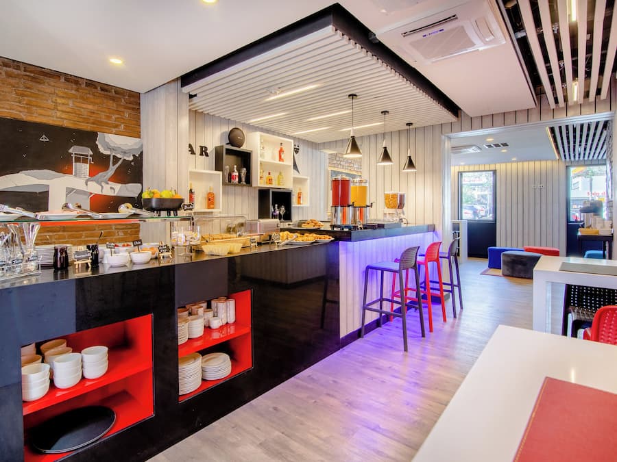 Café da manhã continental todos os dias (CLP 5990 por pessoa)