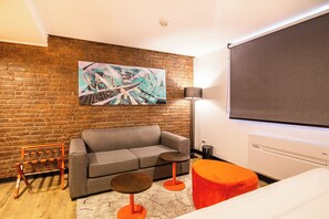 Ropa de cama de alta calidad, sistema de insonorización y wifi gratis 