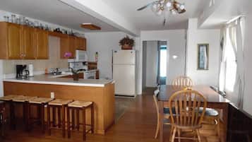 Downstairs Standard Apartment | Private kitchen | Microwave, cookware/dishes/utensils