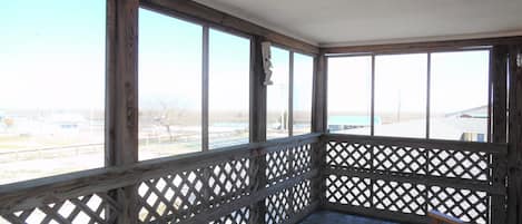 Upstairs Standard Apartment | Vue depuis le balcon