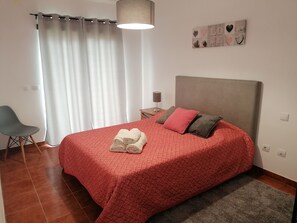 3 dormitorios, tabla de planchar con plancha, wifi y ropa de cama