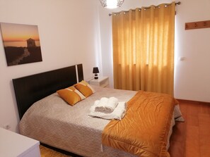 3 chambres, fer et planche à repasser, Wi-Fi, draps fournis