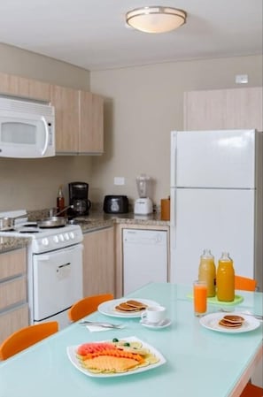 Fridge, microwave, oven, dishwasher - SUITE - 2 Bedrooms, 2 Bathrooms   - Full Kitchen and bath. Low level. -UNIT 15 (Pampatar)