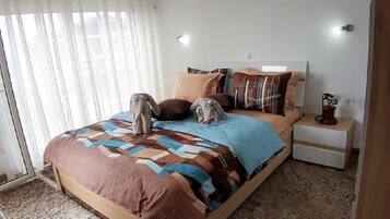 2 chambres, bureau, espace de travail pour ordinateur portable