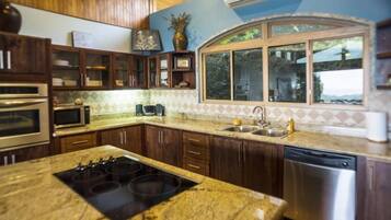 Tủ lạnh, lò vi sóng, bếp nấu, máy rửa bát