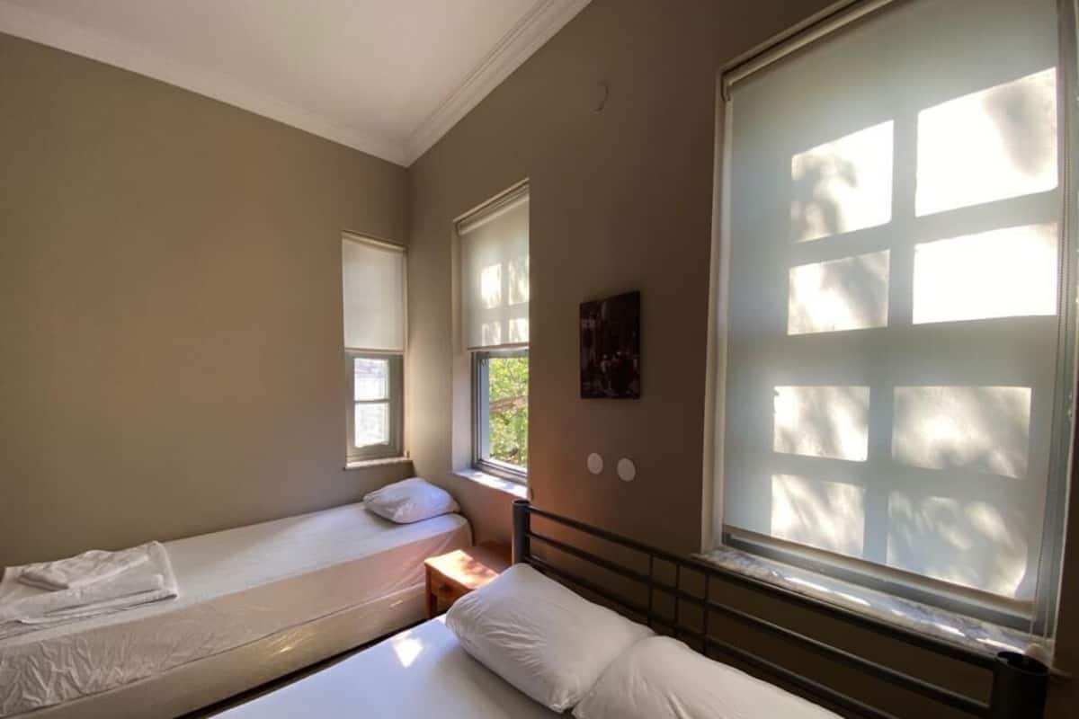 Habitación triple estándar | Wifi gratis y ropa de cama 