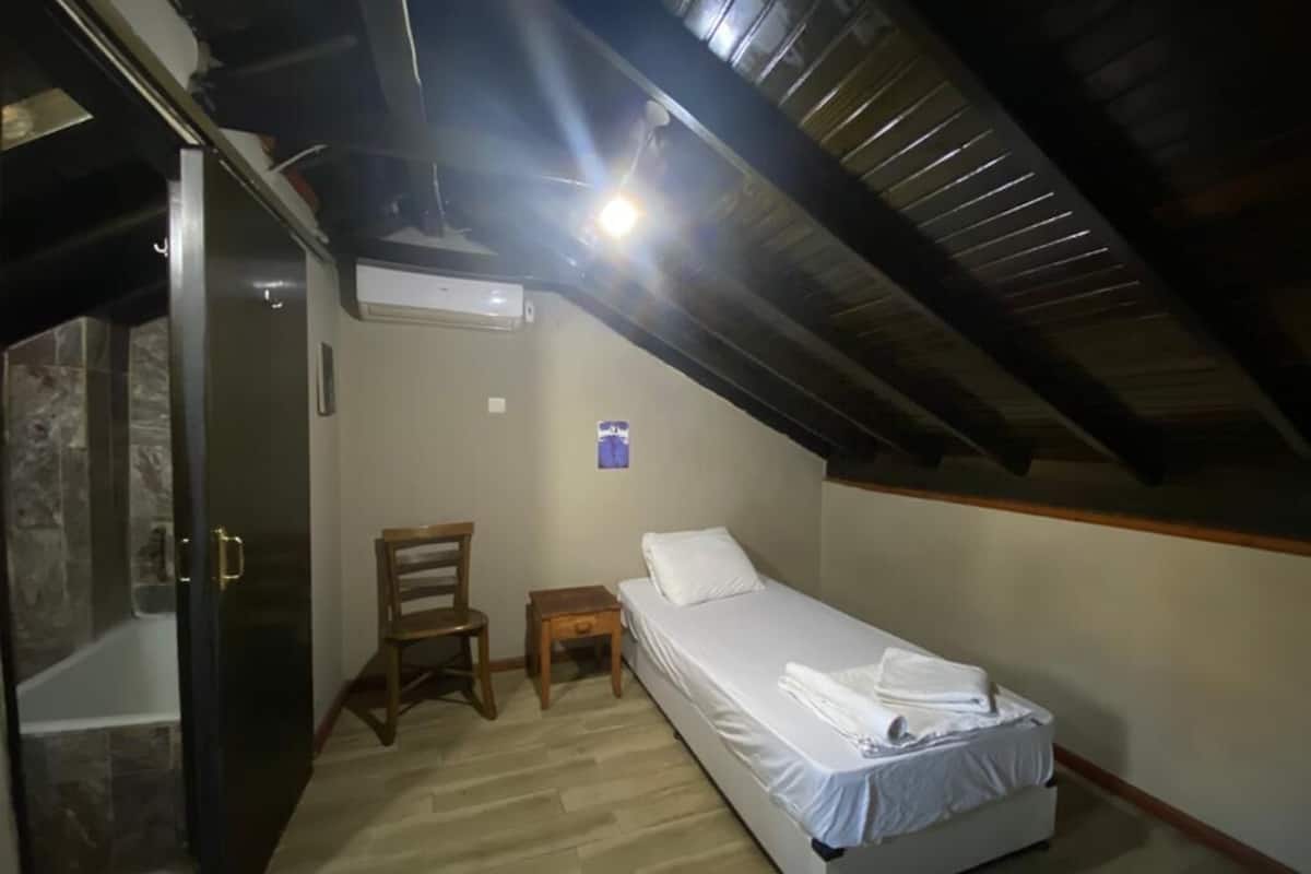 Habitación individual estándar | Wifi gratis y ropa de cama 