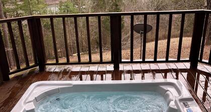 Neue Auflistung!!! Abgeschieden 3 Morgen am White River. Kundenspezifische Kabine mit Whirlpool.