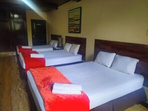 Premium bedding, down duvets, minibar, individually decorated - Hotel Don Felipe (Guatemala City)