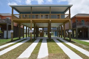 Property grounds - Byrd's Nest (Port Bolivar)