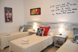 3 chambres, fer et planche à repasser