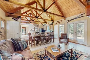 Smart TV, fireplace, video games, table tennis