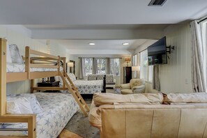 5 bedrooms, iron/ironing board, free WiFi, bed sheets