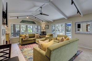 Unclassified image, 3 of 66, button